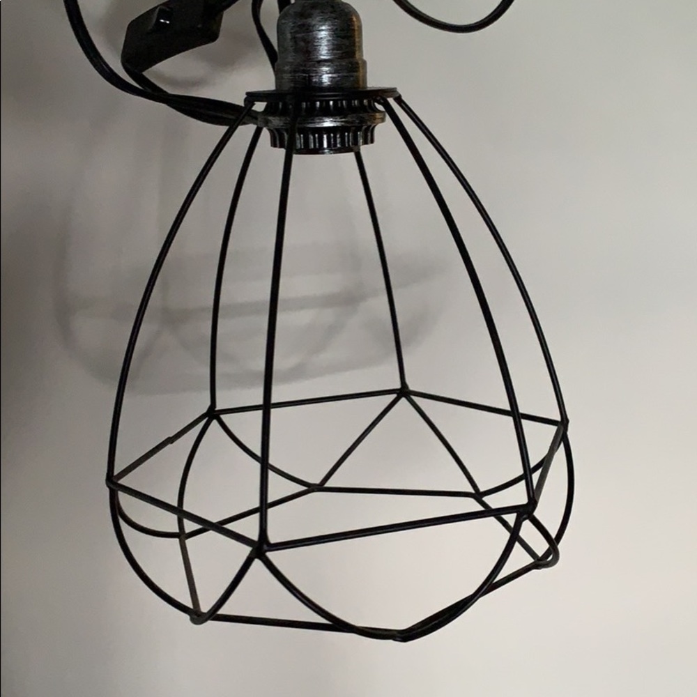 🌟MOVING CLEAROUT🌟 plug-in hanging pendant